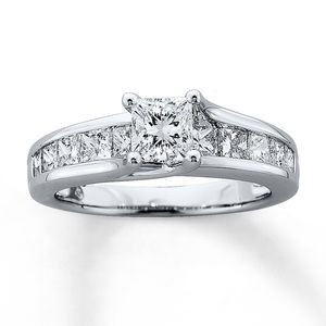Princess cut 2 ct tw engagement ring